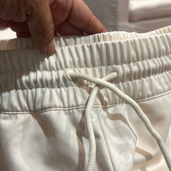 Adidas pants EUC - Picture 7 of 10